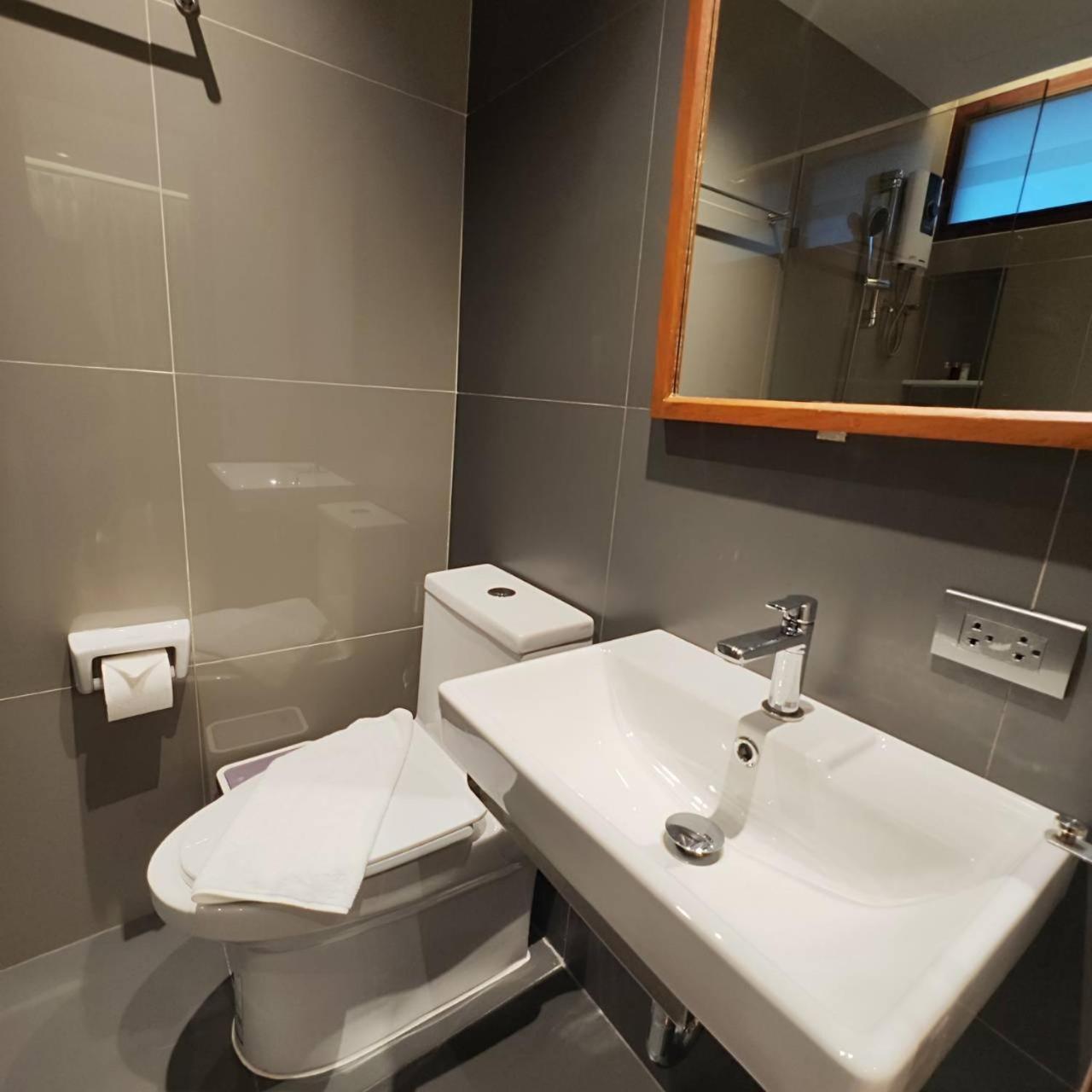 Rooms At Number60 Khaosan Bangkok Bagian luar foto